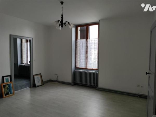 BEAU POTENTIEL POUR CETTE MAISON DE BOURG