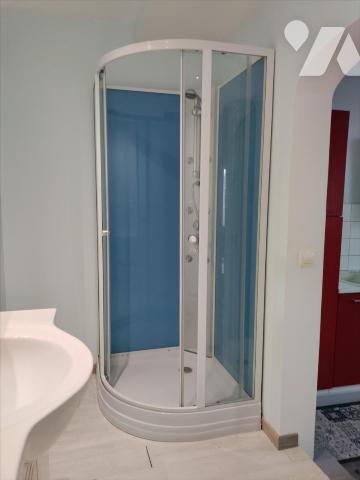 BEAU POTENTIEL POUR CETTE MAISON DE BOURG