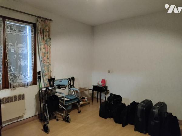 BEAU POTENTIEL POUR CETTE MAISON DE BOURG