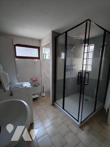 BEAU POTENTIEL POUR CETTE MAISON DE BOURG