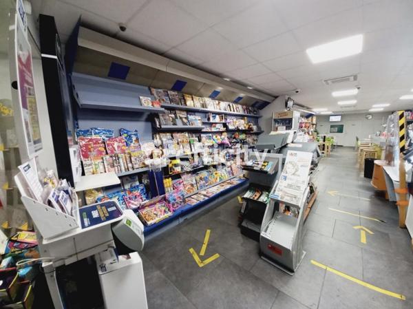 Fonds De Commerce - 100 m²