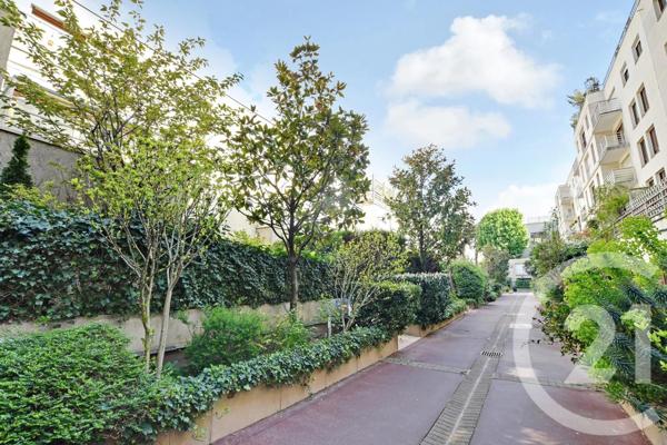 Appartement F1 à vendre  1 pièce - 28 m 2   PARIS  - 75020