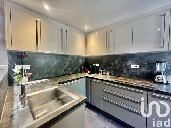 Maison de village 7 pièces de 135 m² à La Garde-Freinet (83680)