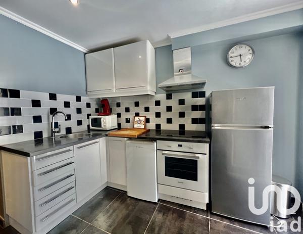 Maison de village 7 pièces de 135 m² à La Garde-Freinet (83680)