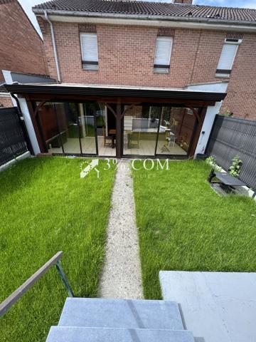 Maison
                                                                                                                                                                                                                                                                                                                        5 pièce(s)                                                                                                                                                                                                          3 chambre(s)                                                                                                                                                                                                          93  m²