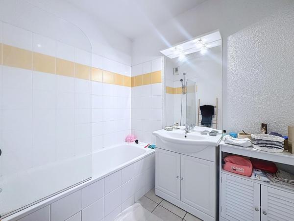 Appartement T2 avec piscine et parking