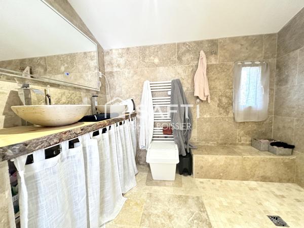 A VISITER SUR SORGUES (84)  - MAISON DE PLAIN PIED DE 98 ² env. SUR TERRAIN DE 281 m²