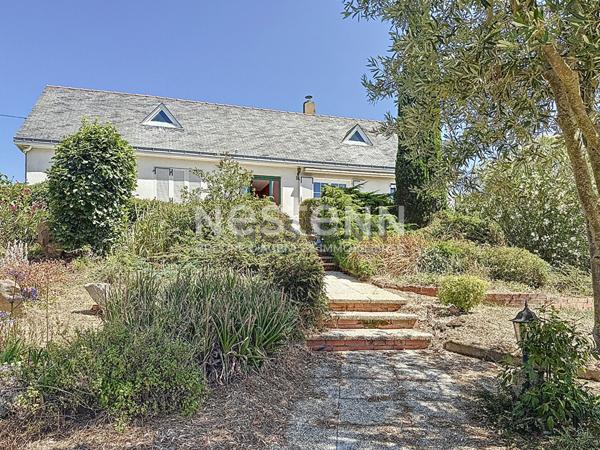 Maison offrant un beau potentiel avec vue dégagée, idéalement située à Chalonnes-sur-Loire, à proximité de la gare.