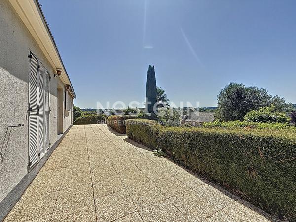 Maison offrant un beau potentiel avec vue dégagée, idéalement située à Chalonnes-sur-Loire, à proximité de la gare.