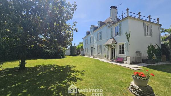 Maison de maître 284 m² à Nay 64800