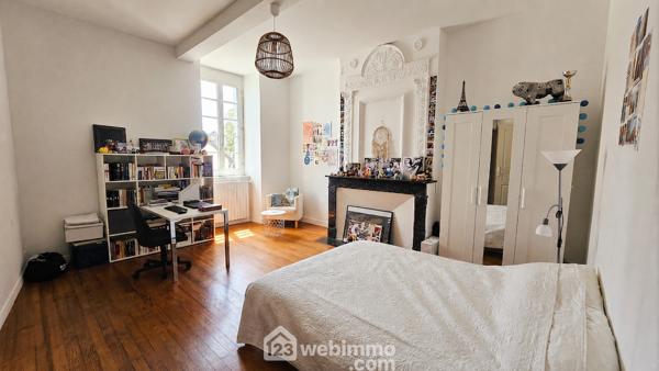 Maison de maître 284 m² à Nay 64800