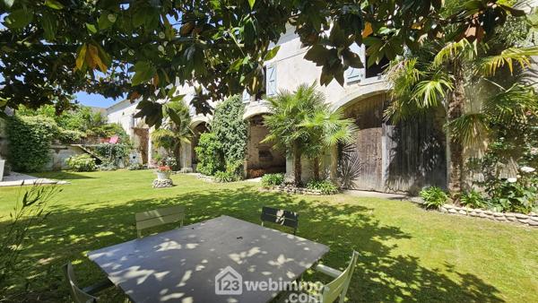 Maison de maître 284 m² à Nay 64800