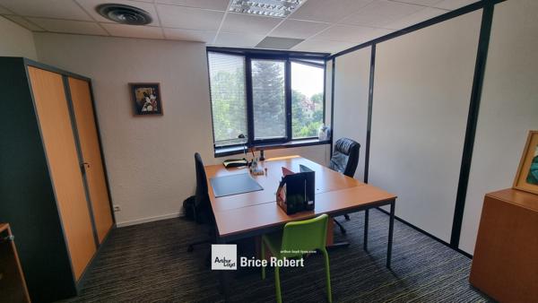 Bureaux à louer à Saint-Didier-au-Mont-d'Or proche gare de Vaise dans le Parc de Crecy
