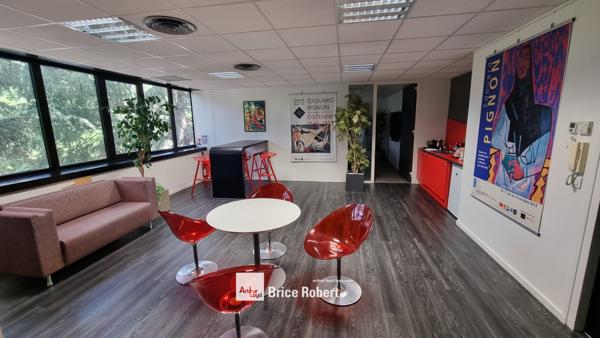 Bureaux à louer à Saint-Didier-au-Mont-d'Or proche gare de Vaise dans le Parc de Crecy