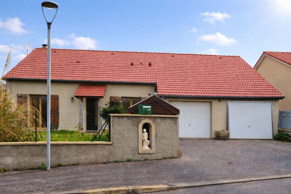 Maison - PLAIN PIED - 96 m² - Jardin - Double garages - TRONVILLE-EN-BARROIS