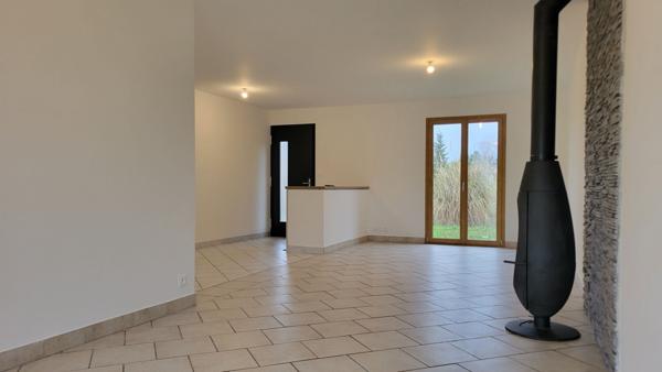 Maison - PLAIN PIED - 96 m² - Jardin - Double garages - TRONVILLE-EN-BARROIS