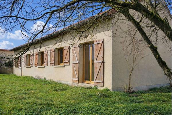 Maison - PLAIN PIED - 96 m² - Jardin - Double garages - TRONVILLE-EN-BARROIS