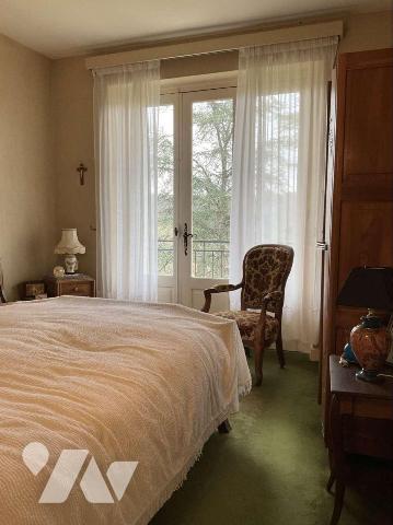 A VENDRE : Maison de ville dans GOURDON (Lot - 46) avec jardin de 2.679m² comprenant en rez-de-...