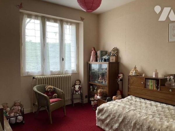 A VENDRE : Maison de ville dans GOURDON (Lot - 46) avec jardin de 2.679m² comprenant en rez-de-...