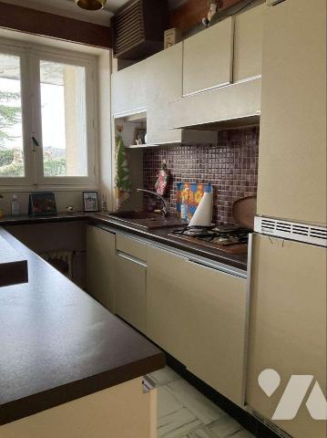 A VENDRE : Maison de ville dans GOURDON (Lot - 46) avec jardin de 2.679m² comprenant en rez-de-...