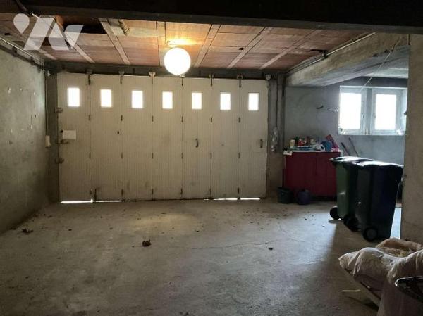 A VENDRE : Maison de ville dans GOURDON (Lot - 46) avec jardin de 2.679m² comprenant en rez-de-...