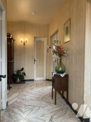 A VENDRE : Maison de ville dans GOURDON (Lot - 46) avec jardin de 2.679m² comprenant en rez-de-...