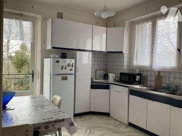 A VENDRE : Maison de ville dans GOURDON (Lot - 46) avec jardin de 2.679m² comprenant en rez-de-...