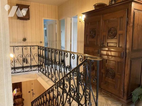 A VENDRE : Maison de ville dans GOURDON (Lot - 46) avec jardin de 2.679m² comprenant en rez-de-...