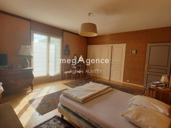 Maison à NERIS-LES-BAINS, 03310 - 6 pièces 290m²