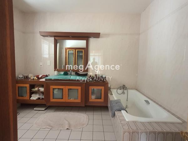 Maison à NERIS-LES-BAINS, 03310 - 6 pièces 290m²