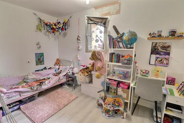 A VENDRE Entraigues Sur La Sorgue, appartement 4 pièce(s) 90 m²