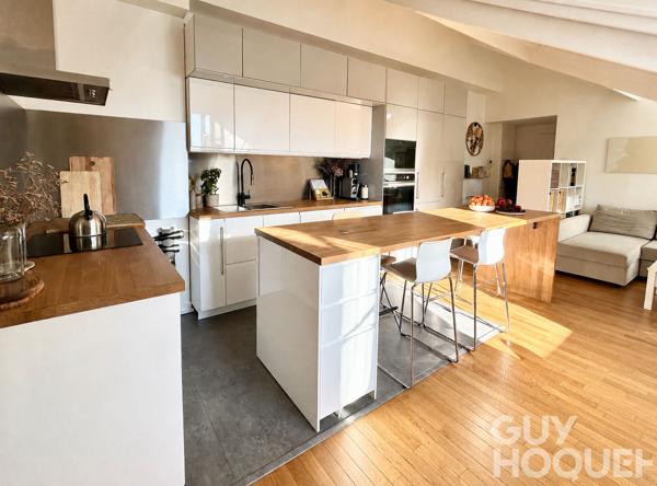 Versailles Chantiers - Dernier étage sous les toits, 56 m² Carrez / 75 m² au sol