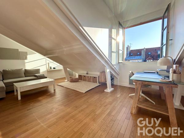 Versailles Chantiers - Dernier étage sous les toits, 56 m² Carrez / 75 m² au sol