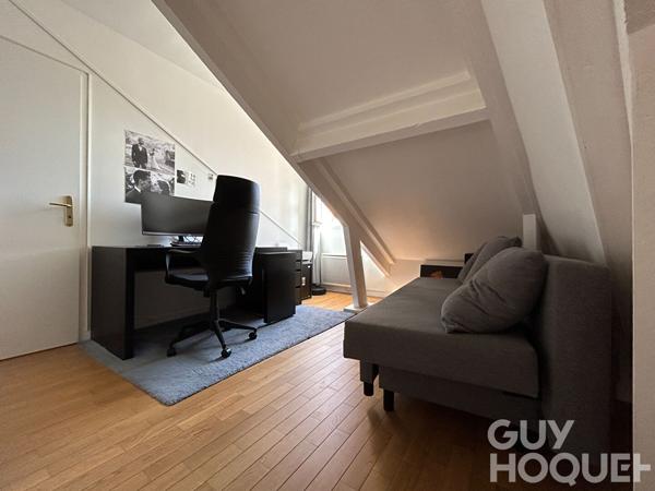 Versailles Chantiers - Dernier étage sous les toits, 56 m² Carrez / 75 m² au sol