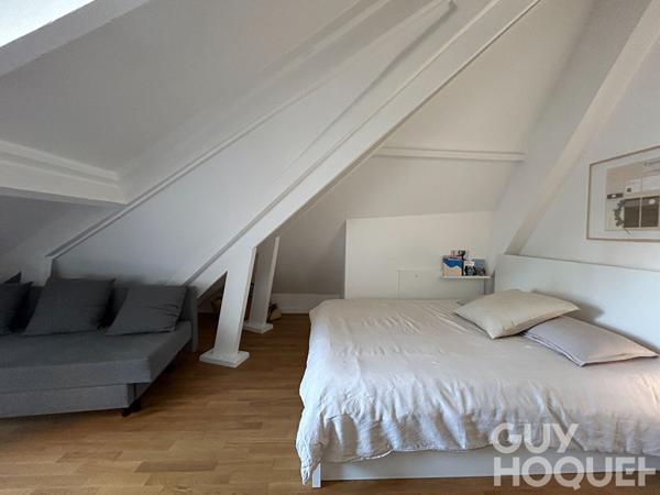 Versailles Chantiers - Dernier étage sous les toits, 56 m² Carrez / 75 m² au sol