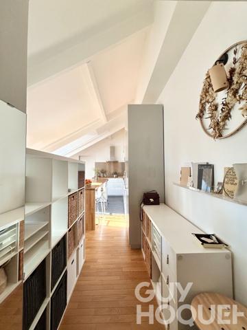 Versailles Chantiers - Dernier étage sous les toits, 56 m² Carrez / 75 m² au sol