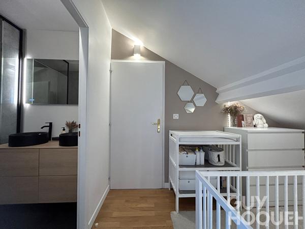 Versailles Chantiers - Dernier étage sous les toits, 56 m² Carrez / 75 m² au sol
