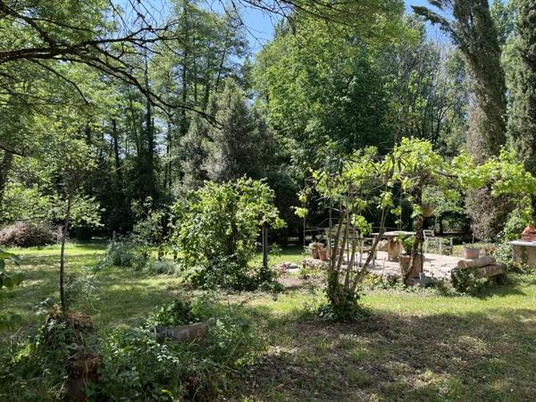 Maison à vendre 185 000 € Saint-Bonnet-sur-Gironde 6 p 173 m² DPE F