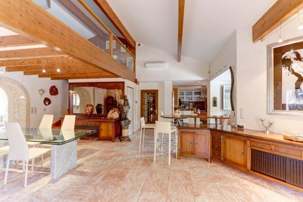 Maison 10 pièce(s) 5 chambre(s) 310.2 m²