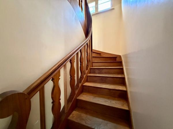 À vendre, Maison 5 chambres + hangar sur 1893 m² de terrain à bâtir, à 1 km des plages de Bénodet