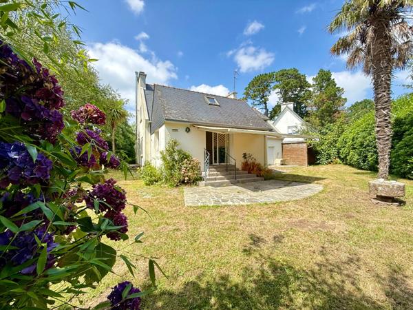 À vendre, Maison 5 chambres + hangar sur 1893 m² de terrain à bâtir, à 1 km des plages de Bénodet