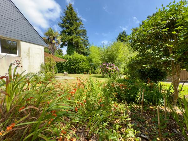 À vendre, Maison 5 chambres + hangar sur 1893 m² de terrain à bâtir, à 1 km des plages de Bénodet