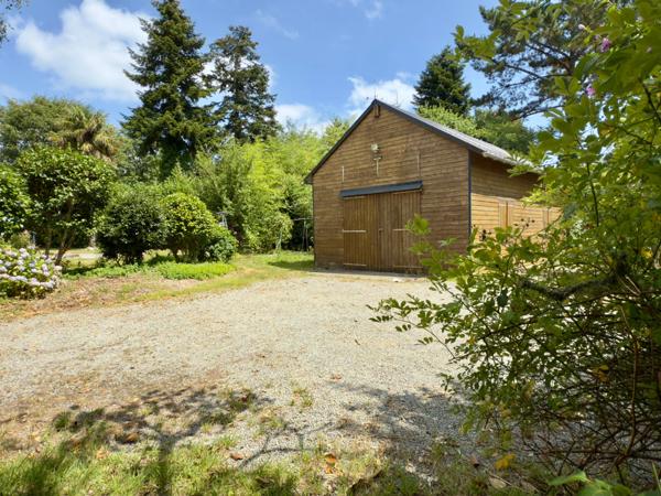 À vendre, Maison 5 chambres + hangar sur 1893 m² de terrain à bâtir, à 1 km des plages de Bénodet