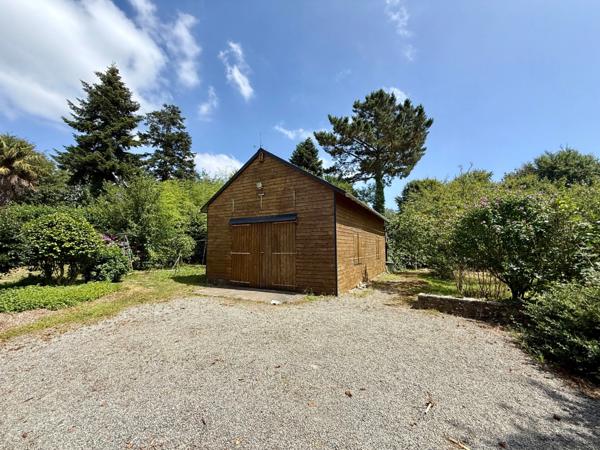 À vendre, Maison 5 chambres + hangar sur 1893 m² de terrain à bâtir, à 1 km des plages de Bénodet