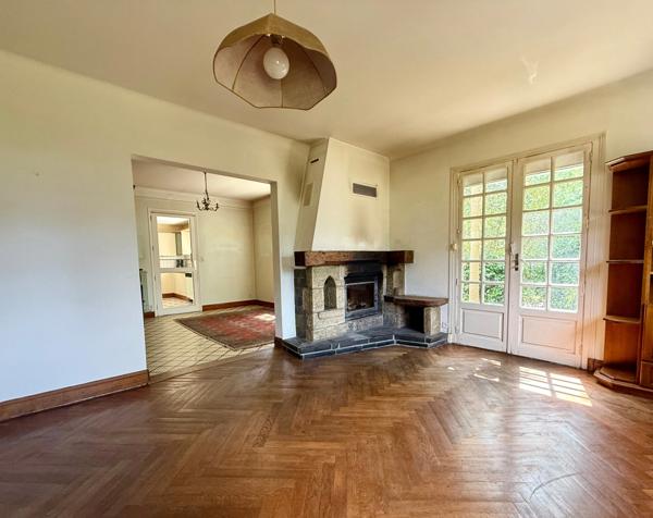 À vendre, Maison 5 chambres + hangar sur 1893 m² de terrain à bâtir, à 1 km des plages de Bénodet