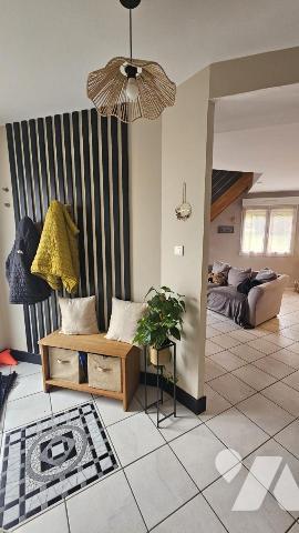 Maison rénovée avec dépendance sur 806 m² terrain semi clôturé 