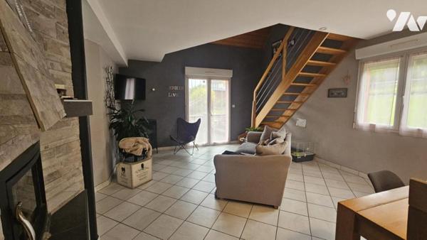 Maison rénovée avec dépendance sur 806 m² terrain semi clôturé 