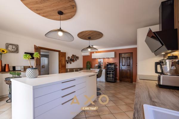 PERTUIS – MAISON – 200 m² – 4 CHAMBRES – PISCINE – POOL-HOUSE – TERRAIN 2 000 m² – 920 000 €