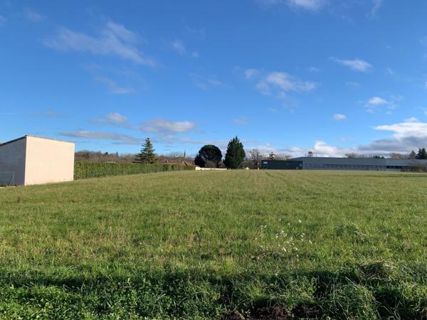 Terrain plat de 2600 m2