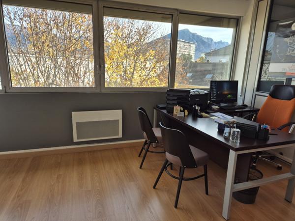 Annecy (74940) Bureau avec parking